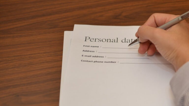 ce-inseamna-„first-name”-si-„last-name”.-greseala-pe-care-multi-romani-o-fac-atunci-cand-completeaza-formulare-online