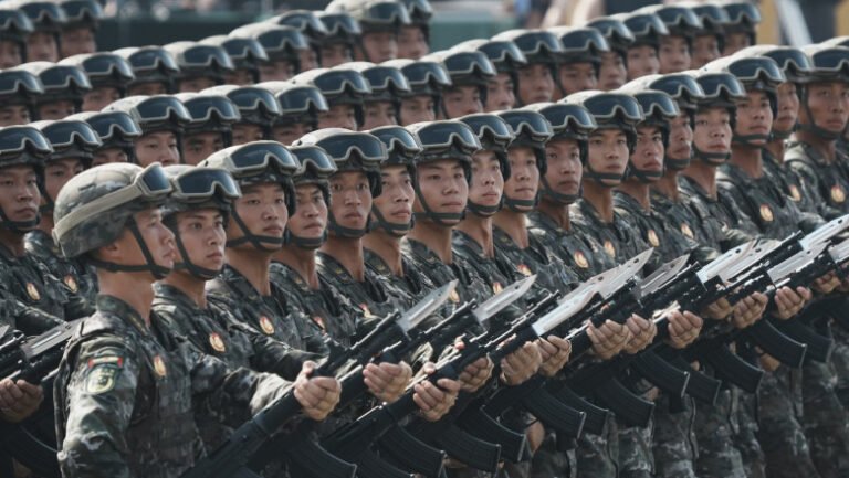 inteligenta-artificiala-militara-a-chinei-i-a-depasit-pe-comandantii-umani:-precizie-de-90%-la-testele-de-asalt