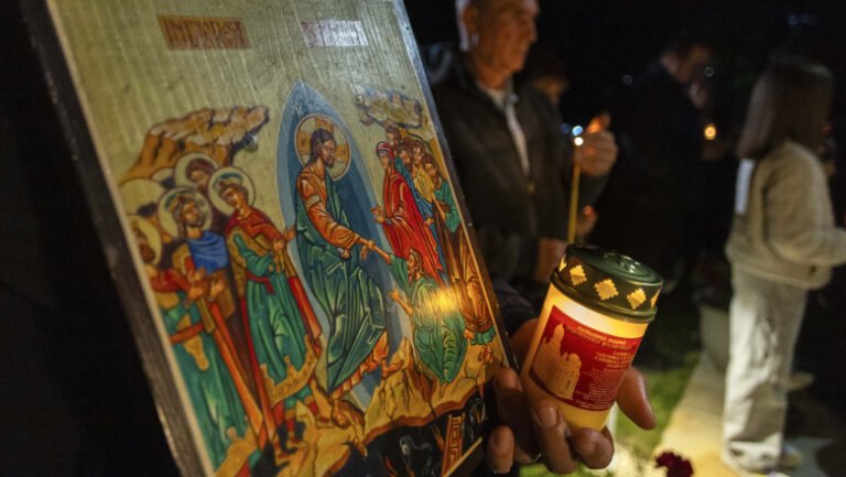 coborarea-la-iad-a-mantuitorului:-ce-semnifica-sambata-mare,-marcata-cu-cruce-rosie,-inainte-de-inviere