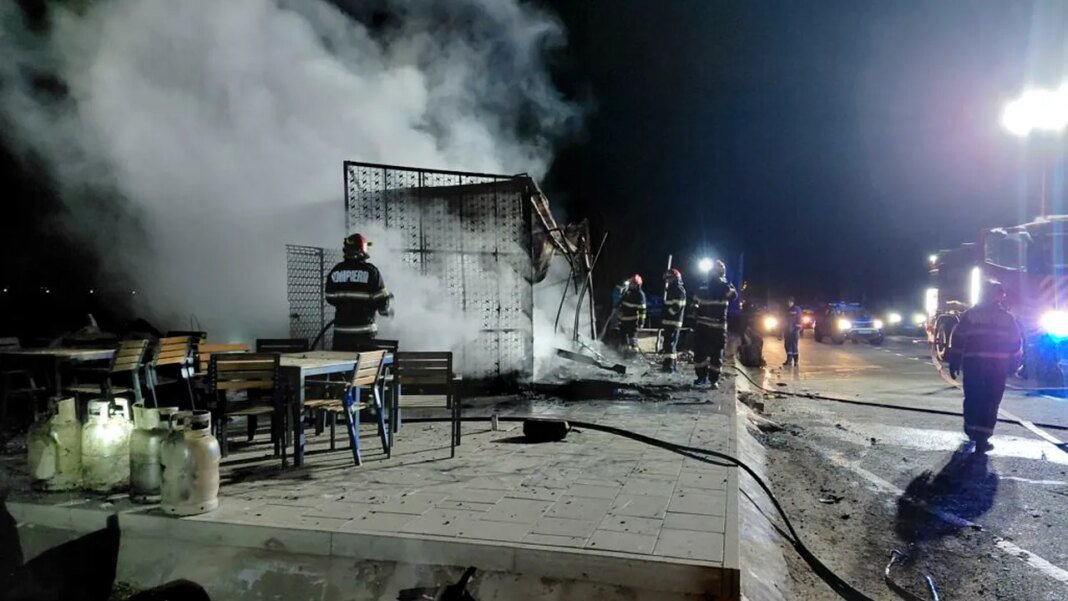 incendiu-la-un-fast-food-din-judetul-cluj,-in-miez-de-noapte incendiu-la-un-fast-food-din-judetul-cluj,-in-miez-de-noapte