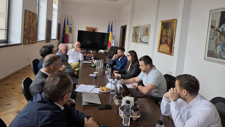 ciprian-ciucu,-intalnire-cu-patroni-din-horeca-pe-tema-teraselor-din-bucuresti:-„venim-cu-regulamentul-cat-de-curand” ciprian-ciucu,-intalnire-cu-patroni-din-horeca-pe-tema-teraselor-din-bucuresti:-„venim-cu-regulamentul-cat-de-curand”