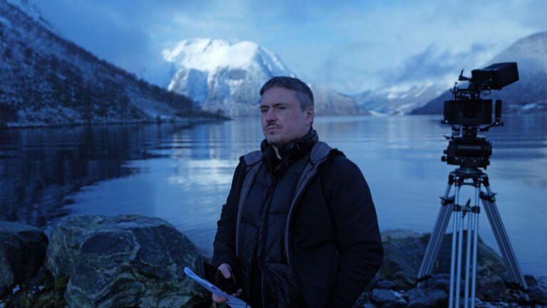 cristian-mungiu,-despre-noul-sau-film,-nominalizat-la-cannes:-„e-facut-sa-te-indemne-sa-te-indoiesti-din-cand-in-cand-de-parerile-tale”