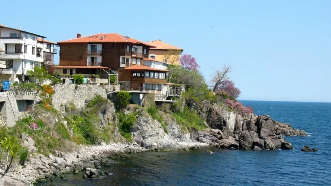 cum-s-a-transformat-o-zona-din-bulgaria-intr-un-magnet-pentru-britanici:-este-ca-amalfi,-dar-mai-ieftina cum-s-a-transformat-o-zona-din-bulgaria-intr-un-magnet-pentru-britanici:-este-ca-amalfi,-dar-mai-ieftina