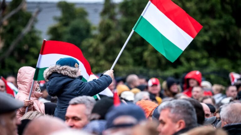 maghiarii-din-ucraina-si-alegerile-din-ungaria:-oras-divizat-intre-orban-si-speranta-pacii