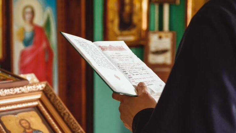 ce-rugaciune-se-spune-de-paste:-semnificatia-versurilor-rostite-de-invierea-domnului-2026