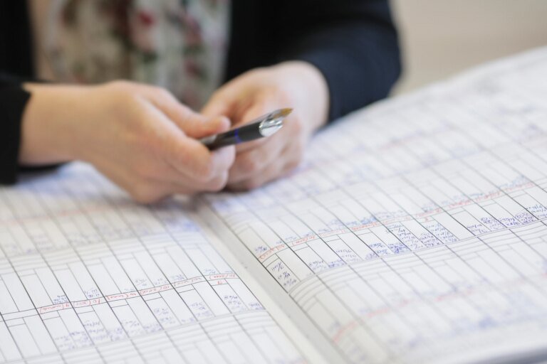 tragedie-in-ziua-de-paste,-pe-dn6.-un-barbat-a-murit,-iar-alte-patru-persoane-au-ajuns-la-spital-dupa-ce-o-masina-a-intrat-intr-o-casa