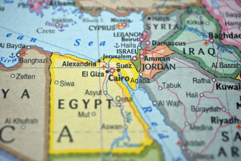 este-ormuz-pentru-sua-ceea-ce-a-fost-criza-suez-pentru-marea-britanie-in-1956?-asemanari,-deosebiri-si-pericole-pentru-ordinea-mondiala