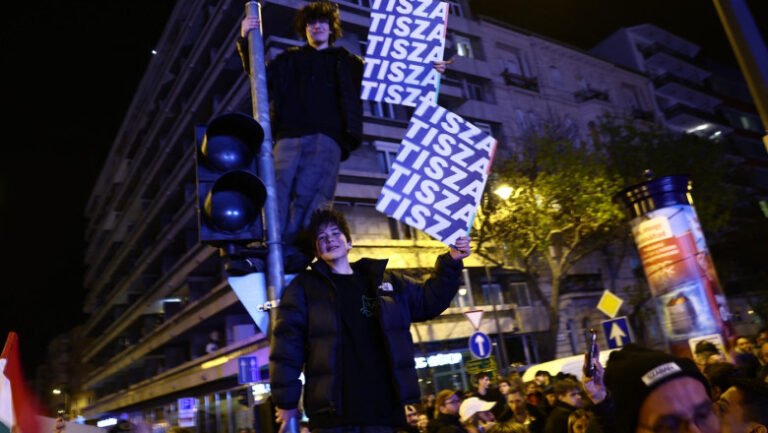 tisza,-partidul-lui-peter-magyar,-obtine-majoritatea-calificata-in-parlament.-rezultatele-care-acopera-aproape-99%-dintre-sectii