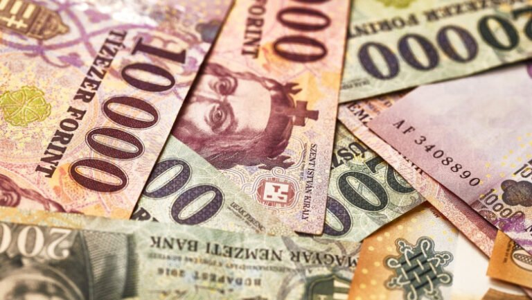 forintul-ungar,-la-maximul-ultimilor-patru-ani-dupa-infrangerea-lui-orban.-„victoria-opozitiei-poate-aduce-miliarde-de-euro-de-la-ue”