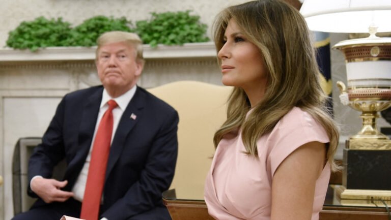 melania-trump-tocmai-s-a-aliat-cu-dusmanii-declarati-ai-sotului-ei-in-dosarul-epstein.-ramane-de-vazut-de-partea-cui-va-fi-congresul