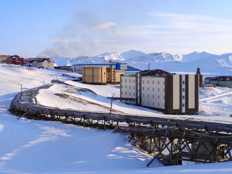 cum-arata-unul-dintre-avanposturile-„inghetate”-ale-kremlinului:-svalbard,-poarta-norvegiana-a-lui-putin-catre-arctica