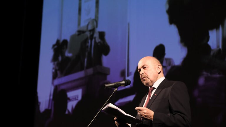 marko-bela-crede-ca-apropierea-udmr-de-viktor-orban-a-fost-gresita:-„noi-trebuia-sa-fim-echidistanti.-s-au-atasat-unui-singur-partid”