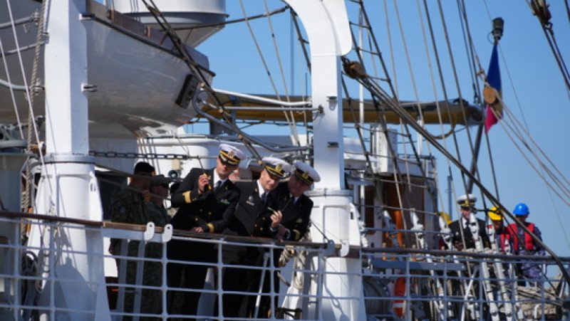 nava-scoala-„mircea”-a-plecat-din-portul-militar-constanta-in-marsul-international-de-instructie.-urmeaza-sa-ajunga-la-new-york