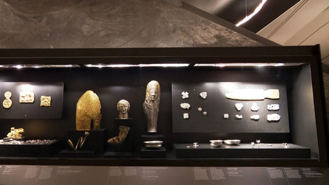 un-al-doilea-coif-era-si-el-pe-lista-jafului-de-la-drents-–-coiful-apartinand-tezaurului-princiar-getic-de-la-cucuteni-baiceni