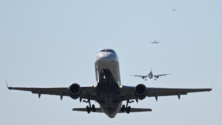 doi-piloti-miauna-si-latra-in-apropierea-aeroportului-din-washington.-controlorul-de-trafic:-„baieti,-trebuie-sa-fiti-profesionisti!”