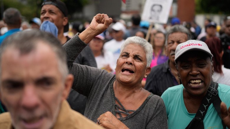 manifestatie-in-fata-ambasadei-sua-din-venezuela:-multumim-ca-ne-ati-dat-putin-aer-sa-respiram,-dar-duceti-treaba-pana-la-capat