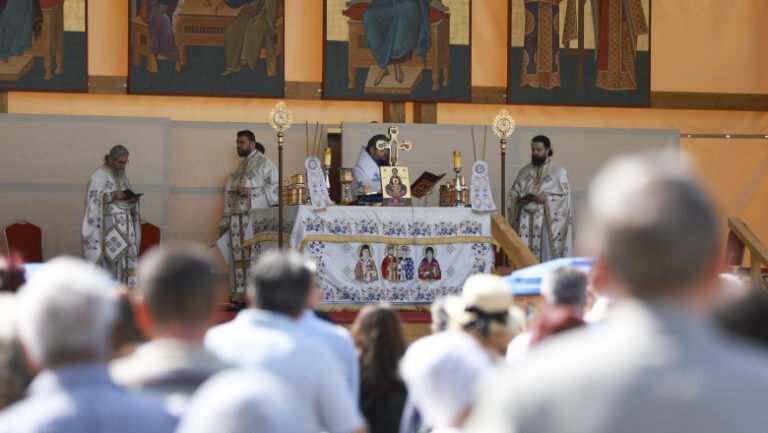 izvorul-tamaduirii-2026:-sarbatoare-cu-cruce-rosie-in-calendar.-ce-nu-ai-voie-sa-faci-in-vinerea-luminata