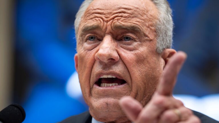 robert-f.-kennedy,-intrebat-despre-instabilitatea-emotionala-a-lui-donald-trump:-„nu-a-existat-un-presedinte-mai-sanatos-la-cap”