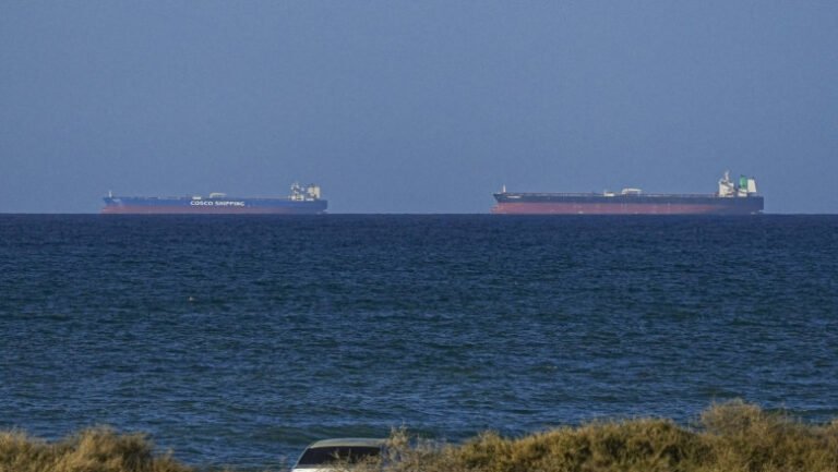 prima-nava-de-croaziera-traverseaza-stramtoarea-ormuz-dupa-izbucnirea-razboiului-cu-iranul