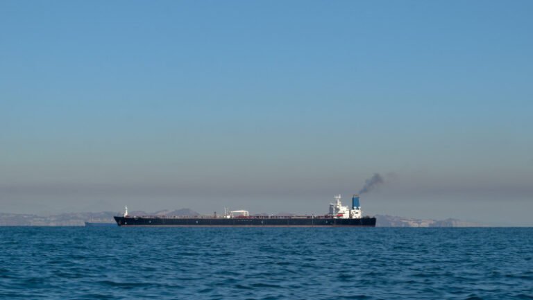 „poarta-petrolului”,-redeschisa.-reactia-lui-donald-trump-dupa-ce-iranul-a-anuntat-ca-relaxeaza-accesul-in-stramtoarea-ormuz