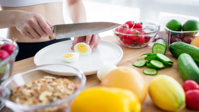 ce-faci-cu-mancarea-ramasa-de-la-masa-de-paste.-bucatarii-explica-cum-transformi-rapid-ouale-si-friptura-de-miel-in-retete-noi