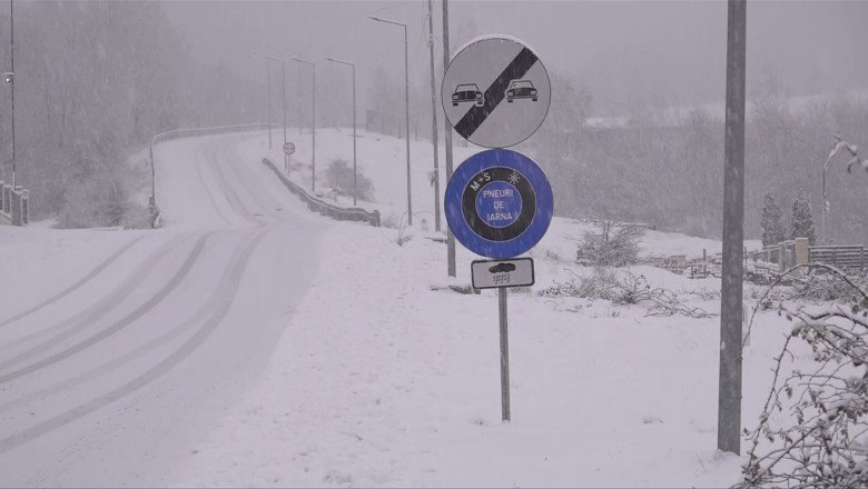 drumarii-lucreaza-intens-pentru-deszapezirea-transalpina,-pe-sectorul-cuprins-intre-ranca-si-obarsia-lotrului.-apel-catre-soferi