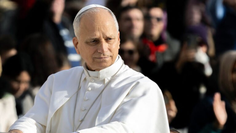 „nu-este-in-interesul-meu”.-papa-leon-face-precizari-despre-discursurile-care-au-fost-interpretate-ca-fiind-un-atac-la-trump