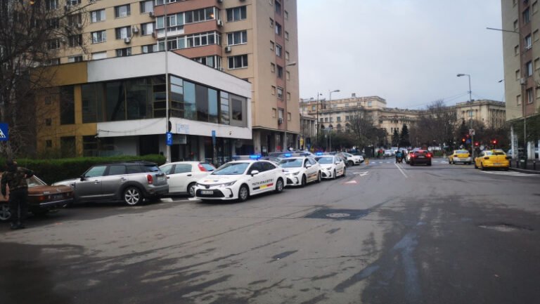 controale-in-zona-salii-palatului:-politia-verifica-parcarile-ilegale-si-„rezervarile”-contra-cost
