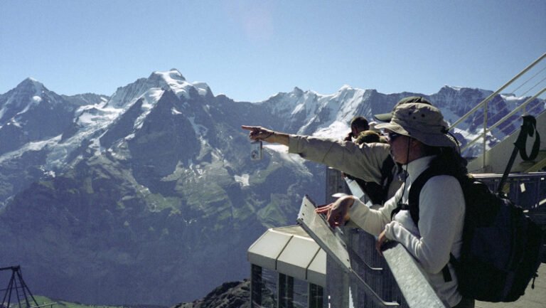 elvetia-vrea-sa-i-invete-pe-turisti-obiceiurile-elvetiene-pentru-a-fi-„armonie-intre-vizitatori-si-localnici”