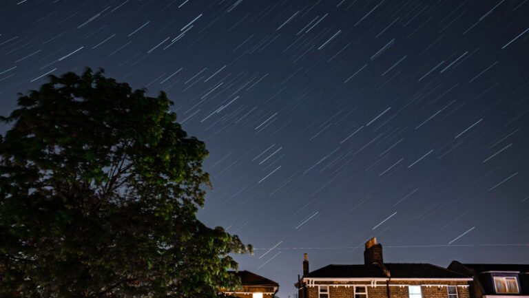 lyride-2026:-ploaia-de-meteori-vizibila-din-romania-in-aprilie.-cand-se-vad-cele-mai-multe-„stele-cazatoare”