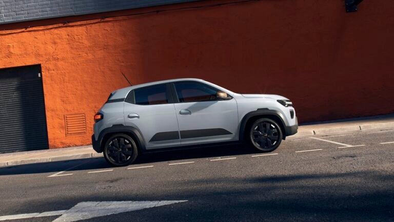 Producție în China, Profit în Franța, Factură în România: Radiografia unui eșec subvenționat numit Dacia Spring