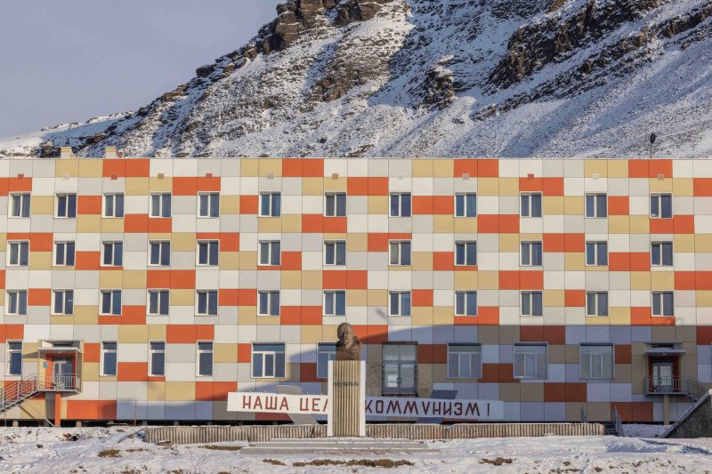 orașul minier rusesc Barentsburg din svalbard