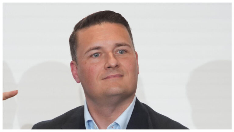un-fost-ministru-britanic-intra-in-cursa-pentru-sefia-partidului-laburist:-wes-streeting-vrea-sa-l-inlocuiasca-pe-keir-starmer