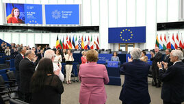 maia-sandu,-in-lacrimi,-aplaudata-in-picioare-in-parlamentul-european.-premiul-primit-de-presedintele-moldovei