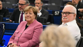 merkel-si-walesa-au-primit-ordinul-de-merit-al-ue-din-partea-pe.-contextul-in-care-vine-distinctia-pentru-fosta-cancelara