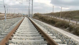 incendiu-la-locomotiva-unui-tren-pe-ruta-ramnicu-valcea–sibiu.-pasagerii-au-fost-evacuati,-dn-7-si-calea-ferata,-blocate