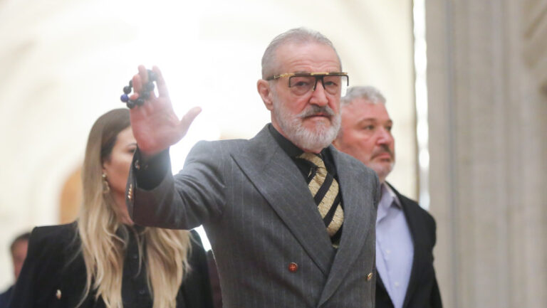 gigi-becali,-dupa-discutia-cu-nicusor-dan:-grupari-din-pnl-vor-guvern-minoritar,-dar-le-e-frica-de-bolojan.-sa-l-trimita-pe-pahontu