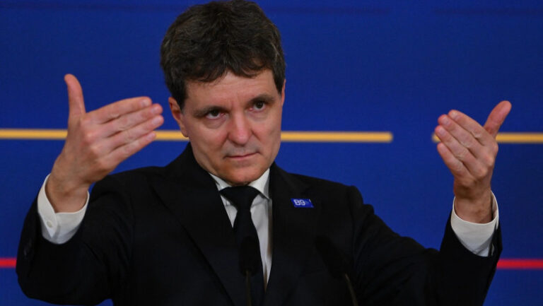 presedintele-nicusor-dan-intervine-in-controversa-finantarii-ong:-„o-noua-sursa-de-tensiune-in-societatea-noastra”