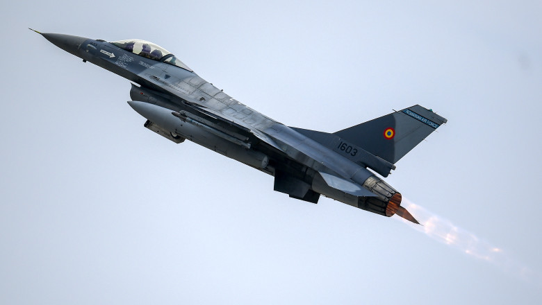 pilotul-roman-de-f-16-care-a-doborat-o-drona-in-estonia-a-fost-decorat-de-ministrul-apararii pilotul-roman-de-f-16-care-a-doborat-o-drona-in-estonia-a-fost-decorat-de-ministrul-apararii