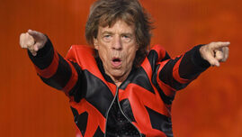 o-petrecere-la-care-participa-starul-mick-jagger-a-fost-oprita-de-politia-italiana-din-cauza-unei-reguli-neobisnuite