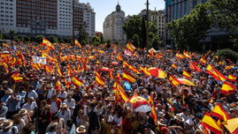 proteste-in-madrid,-la-resedinta-premierului-pedro-sanchez:-manifestantii-au-fortat-cordonul-de-securitate