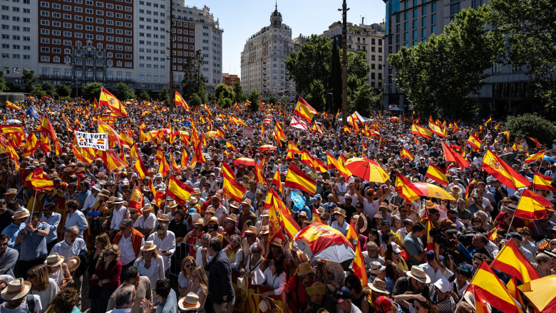 proteste-in-madrid,-la-resedinta-premierului-pedro-sanchez:-manifestantii-au-fortat-cordonul-de-securitate proteste-in-madrid,-la-resedinta-premierului-pedro-sanchez:-manifestantii-au-fortat-cordonul-de-securitate