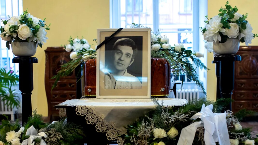 benone-sinulescu-ar-fi-implinit-89-de-ani.-artistul-a-dus-folclorul-romanesc-la-moscova-si-phenian benone-sinulescu-ar-fi-implinit-89-de-ani.-artistul-a-dus-folclorul-romanesc-la-moscova-si-phenian