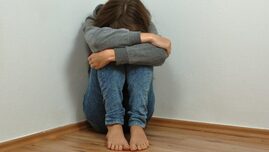 Un bărbat din Mehedinți a fost arestat după ce a drogat şi a exploatat sexual o fată de 14 ani instituţionalizată