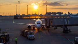 Criză de kerosen în Europa. Experții din aviație avertizează că zborurile din sezonul de vară ar putea fi perturbate