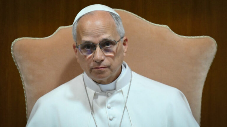 papa-leon-al-xiv-lea-cere-limitarea-ai-si-avertizeaza-asupra-unui-„razboi-fara-sfarsit”-in-prima-sa-mare-enciclica