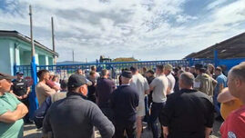 protest-in-hunedoara.-cel-mai-bogat-oier-din-romania,-acuzat-ca-nu-a-platit-milioane-de-euro-unor-fermieri:-„isi-bate-joc-de-noi”