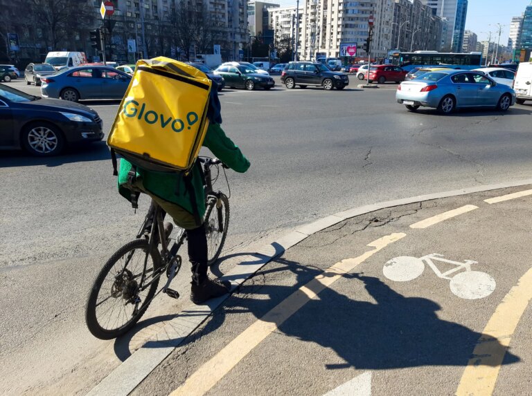 glovo,-la-un-pas-sa-si-schimbe-proprietarul:-uber-pregateste-o-miscare-surpriza-de-peste-10-miliarde-de-euro-pe-piata-livrarilor-de-mancare