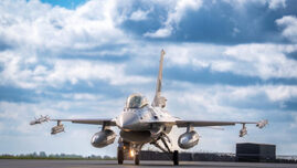 al-doilea-pilot-din-echipajul-care-a-doborat-recent-o-drona-in-spatiul-aerian-estonian-a-fost-decorat