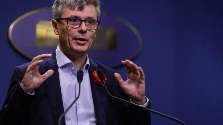 cine-va-spune-sa-alegeti-intre-nuclear-si-verde-va-vinde-un-slogan